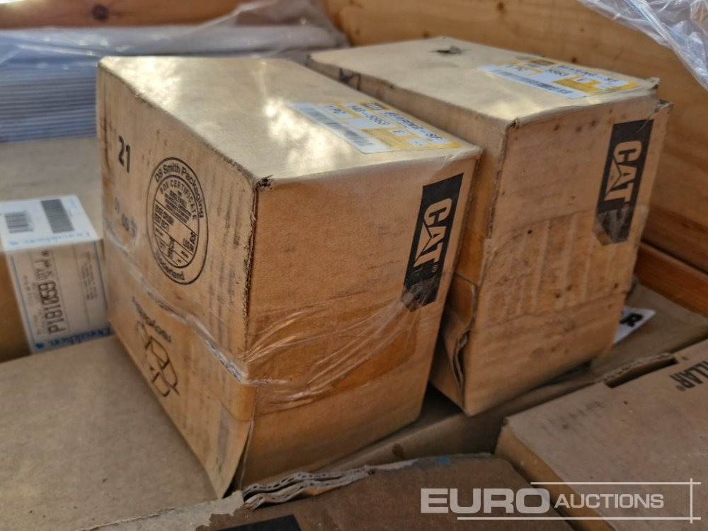 CAT Pallet of Assorted Service / Maintance Parts - Rezervni deli: slika 5 CAT Pallet of Assorted Service / Maintance Parts - Rezervni deli: slika 5