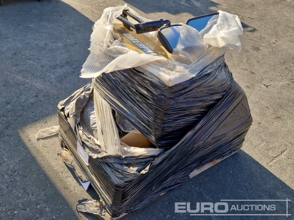 Unused Bonnet with Mirrors to suit CAT M322 - Rezervni deli: slika 3 Unused Bonnet with Mirrors to suit CAT M322 - Rezervni deli: slika 3
