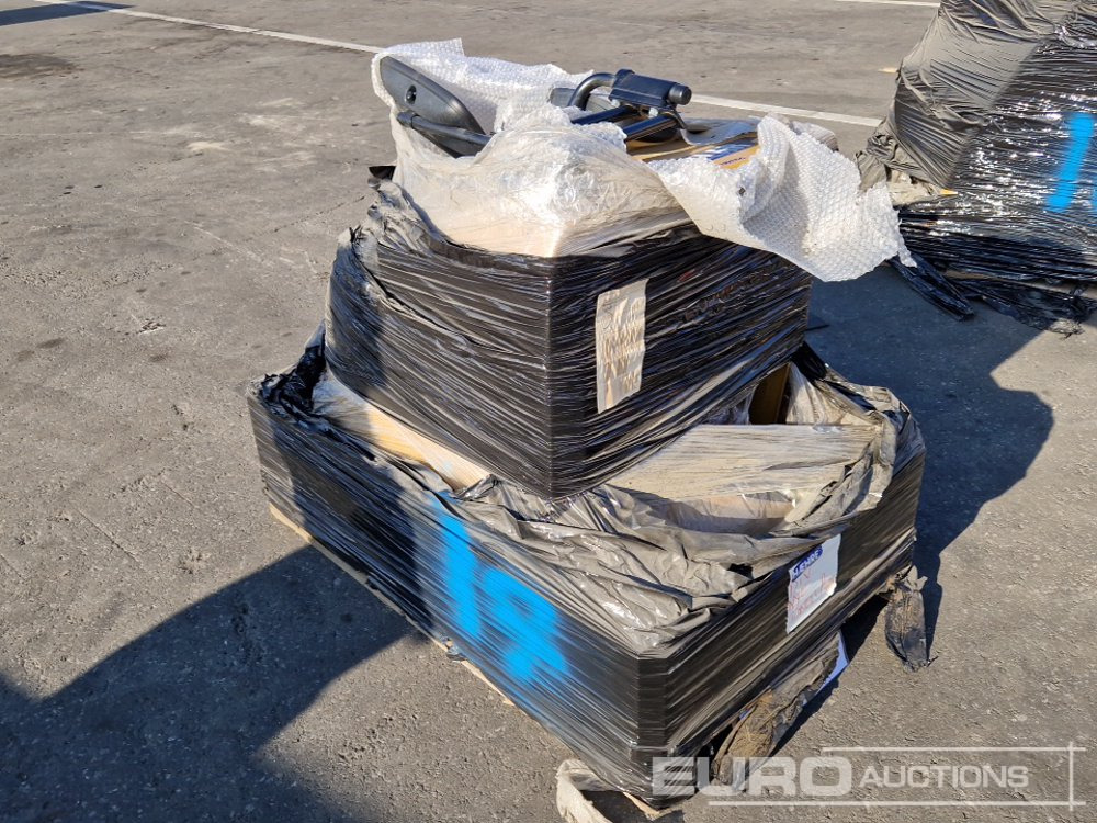 Unused Bonnet with Mirrors to suit CAT M322 - Rezervni deli: slika 2 Unused Bonnet with Mirrors to suit CAT M322 - Rezervni deli: slika 2