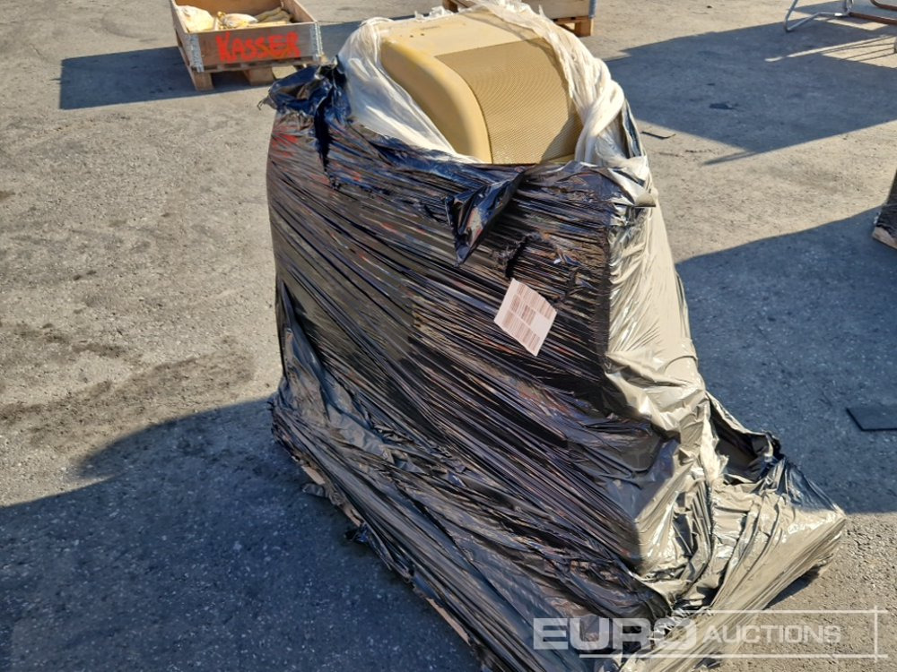 Unused Bonnet with Mirrors to suit CAT M322 - Rezervni deli: slika 4 Unused Bonnet with Mirrors to suit CAT M322 - Rezervni deli: slika 4