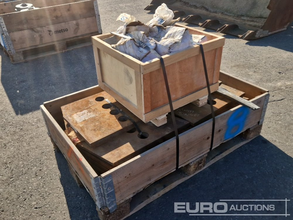 Wearplate to suit CAT 980M (22 of) - Rezervni deli: slika 2 Wearplate to suit CAT 980M (22 of) - Rezervni deli: slika 2
