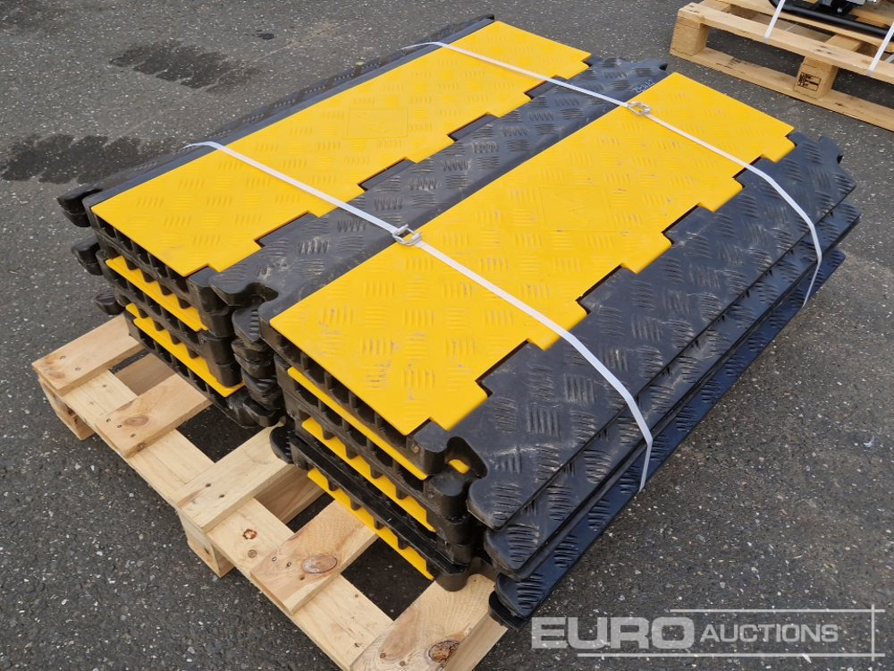 Unused Road Cable Protection, 5 Channels - Gradbena oprema: slika 1 Unused Road Cable Protection, 5 Channels - Gradbena oprema: slika 1