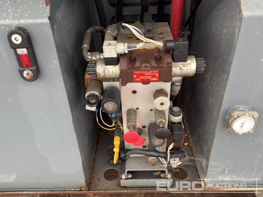 Dvižna ploščad 2015 SkyJack SJ6832RT: slika 18