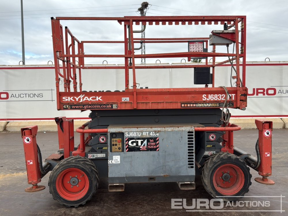 Dvižna ploščad 2015 SkyJack SJ6832RT: slika 6