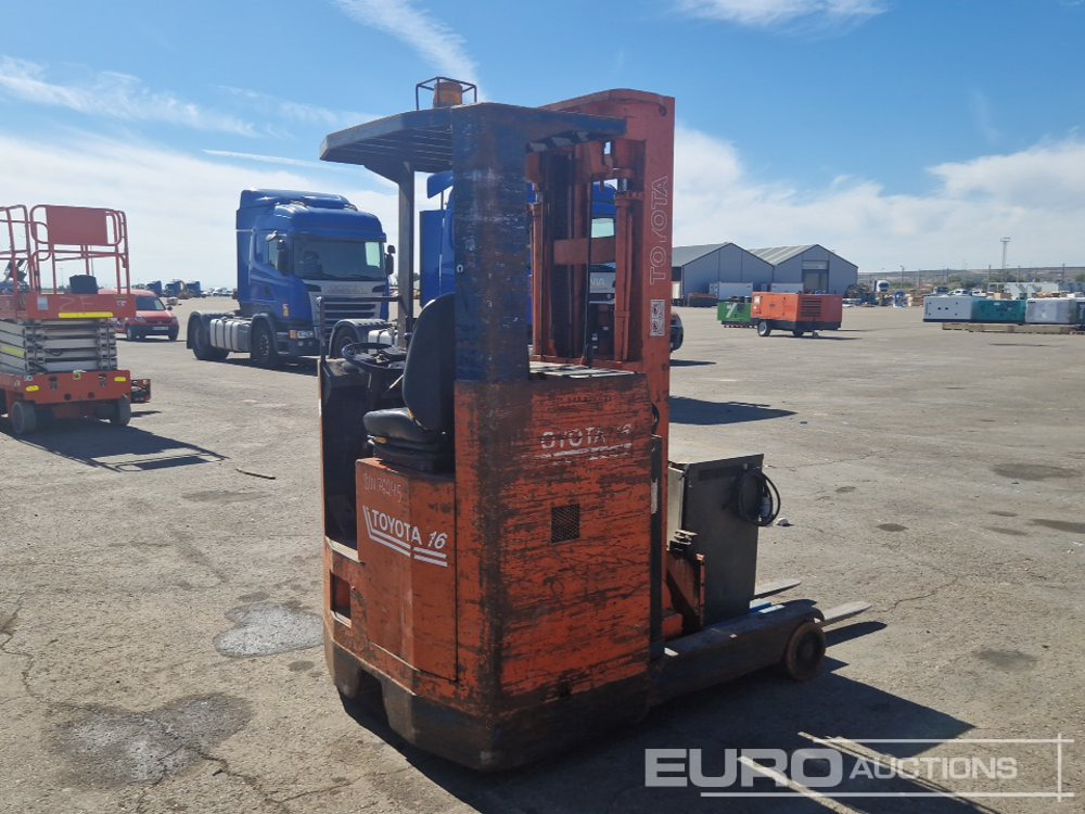 Toyota 16 1.6 Ton Electric Reach Forklift, 3 Mast, Forks, Charger - Viličar: slika 2 Toyota 16 1.6 Ton Electric Reach Forklift, 3 Mast, Forks, Charger - Viličar: slika 2
