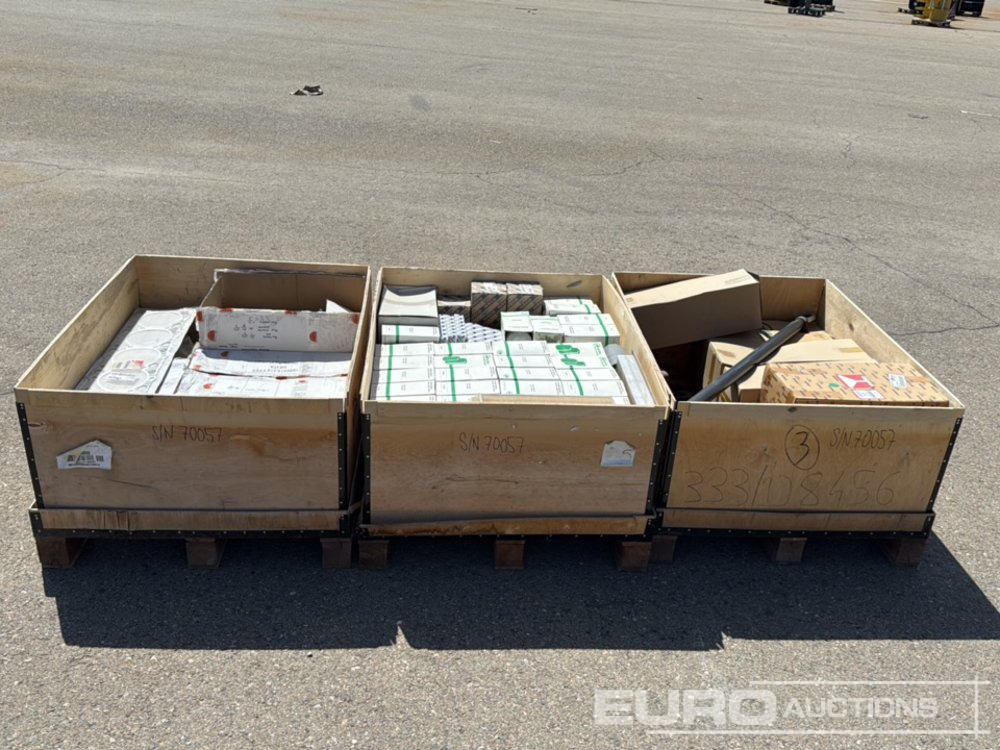 Unused Astra Pallet Spare Parts & Filters (3 of) - Gradbena oprema: slika 1 Unused Astra Pallet Spare Parts & Filters (3 of) - Gradbena oprema: slika 1