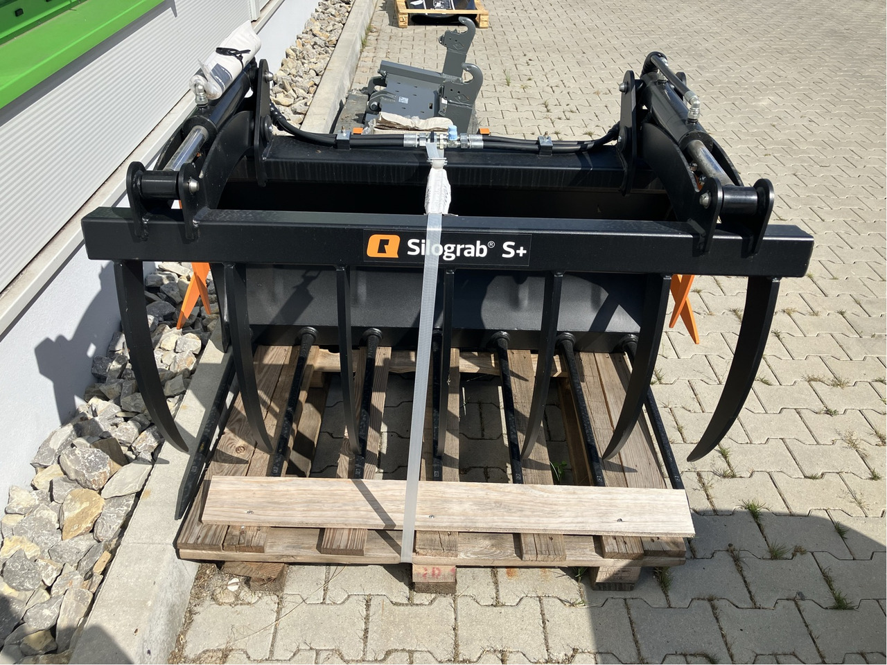 Alö SILOGRAB S 130 BOH M16 S/L - Sprednji nakladalnik za traktor: slika 1 Alö SILOGRAB S 130 BOH M16 S/L - Sprednji nakladalnik za traktor: slika 1
