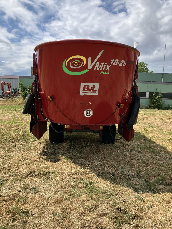 BVL Futtermischwagen V-Mix 18 2S - Mešalnik za krmo: slika 4 BVL Futtermischwagen V-Mix 18 2S - Mešalnik za krmo: slika 4