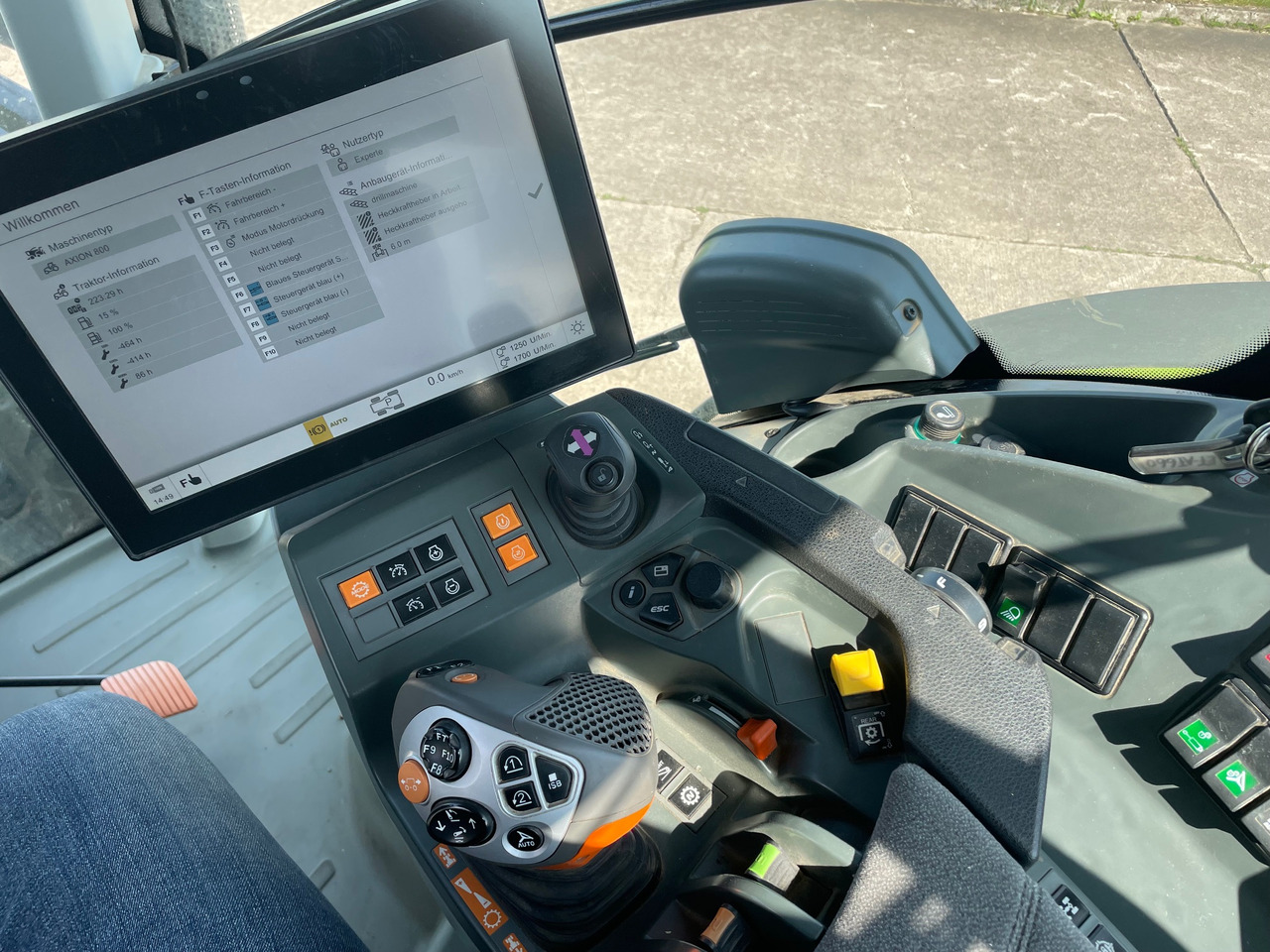 Claas Axion 870 CMATIC - Traktor: slika 3 Claas Axion 870 CMATIC - Traktor: slika 3