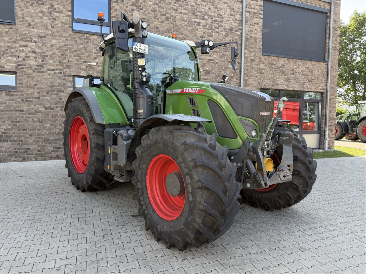 Fendt 718 Vario Gen6 PowerPlus - Traktor: slika 1 Fendt 718 Vario Gen6 PowerPlus - Traktor: slika 1