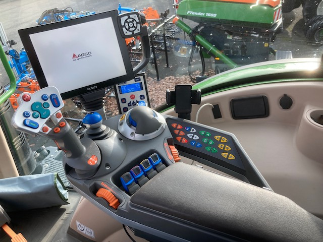 Fendt 720 Vario S4 ProfiPlus - Traktor: slika 4 Fendt 720 Vario S4 ProfiPlus - Traktor: slika 4