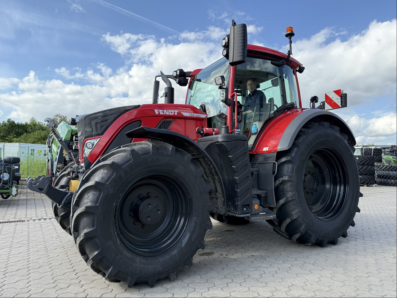 Fendt 724 Vario Gen6 ProfiPlus - Traktor: slika 1 Fendt 724 Vario Gen6 ProfiPlus - Traktor: slika 1