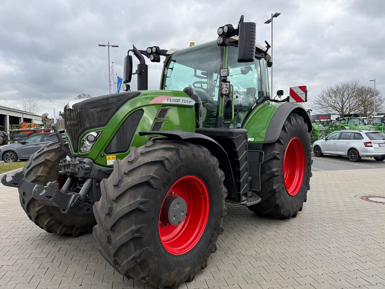 Fendt 724 Vario S4 - Traktor: slika 1 Fendt 724 Vario S4 - Traktor: slika 1