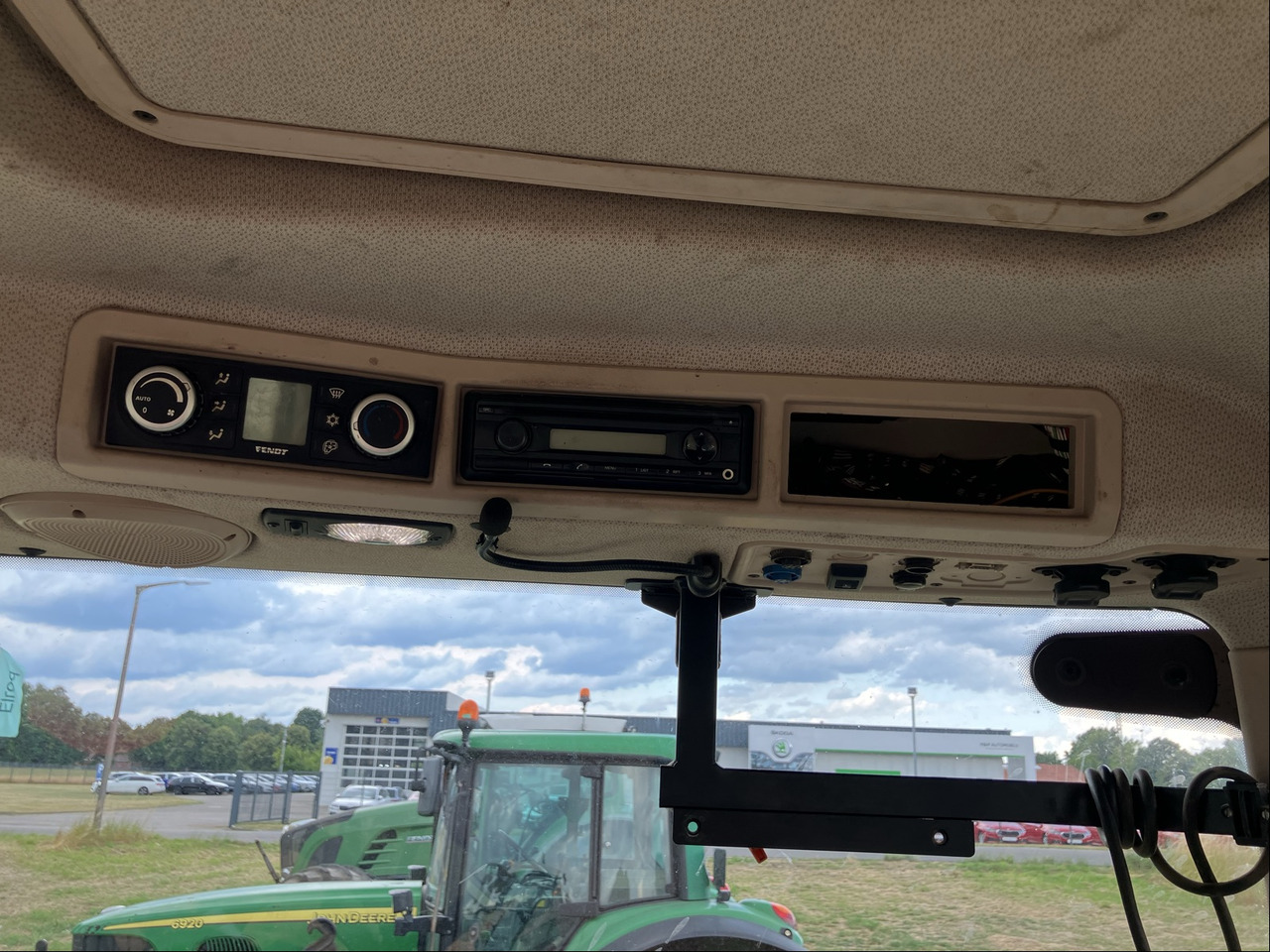 Fendt 724 Vario S4 - Traktor: slika 2 Fendt 724 Vario S4 - Traktor: slika 2