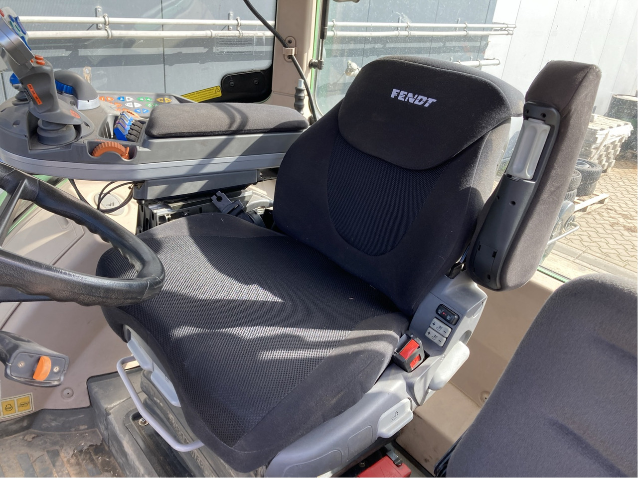 Fendt 724 Vario SCR - Traktor: slika 2 Fendt 724 Vario SCR - Traktor: slika 2