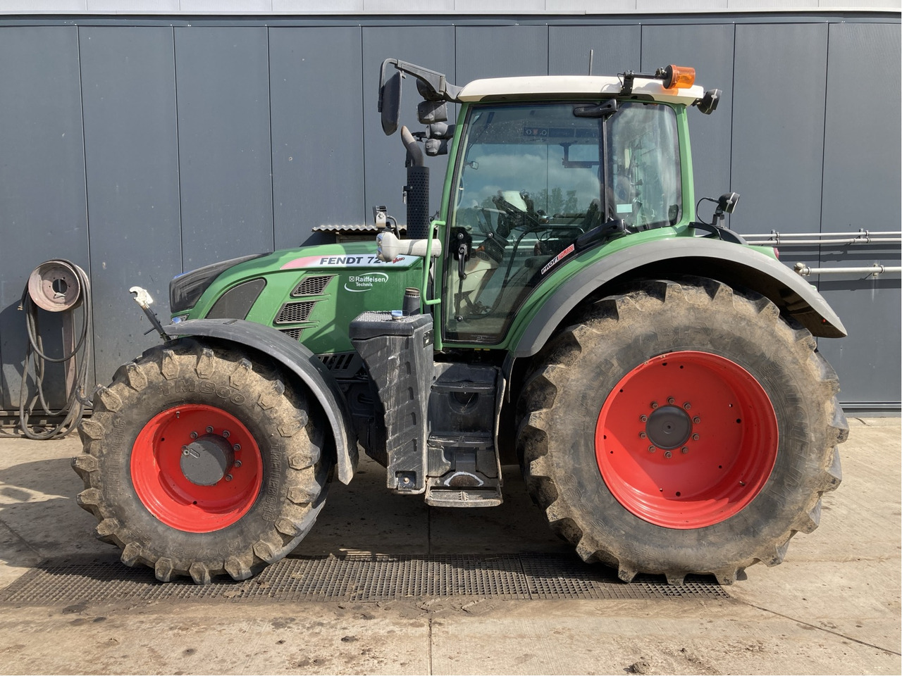 Fendt 724 Vario SCR - Traktor: slika 1 Fendt 724 Vario SCR - Traktor: slika 1