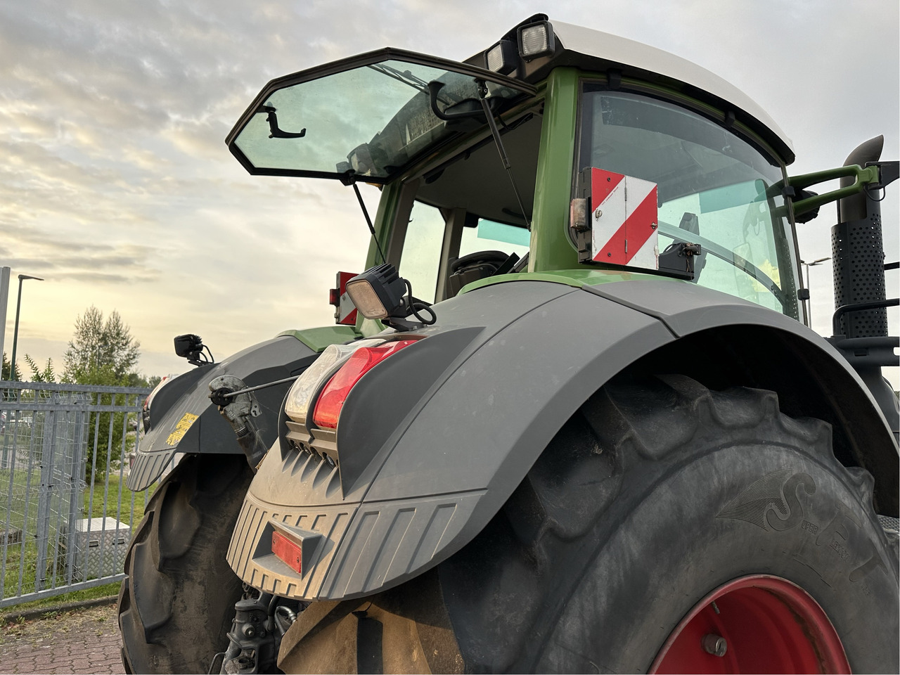 Fendt 828 Vario S4 - Traktor: slika 3 Fendt 828 Vario S4 - Traktor: slika 3