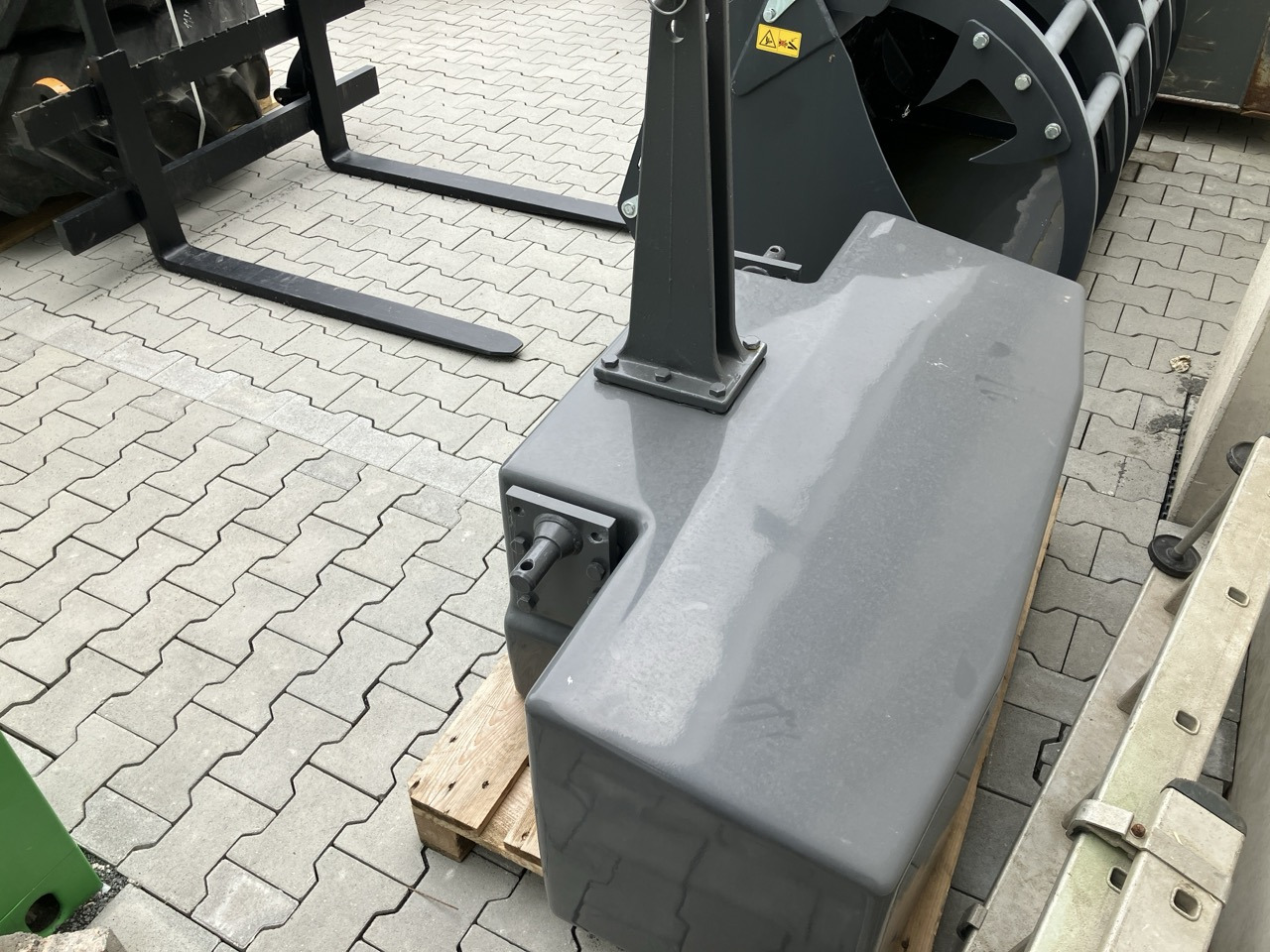 Fendt Belastungsgewicht 2500 kg - Traktor: slika 2 Fendt Belastungsgewicht 2500 kg - Traktor: slika 2