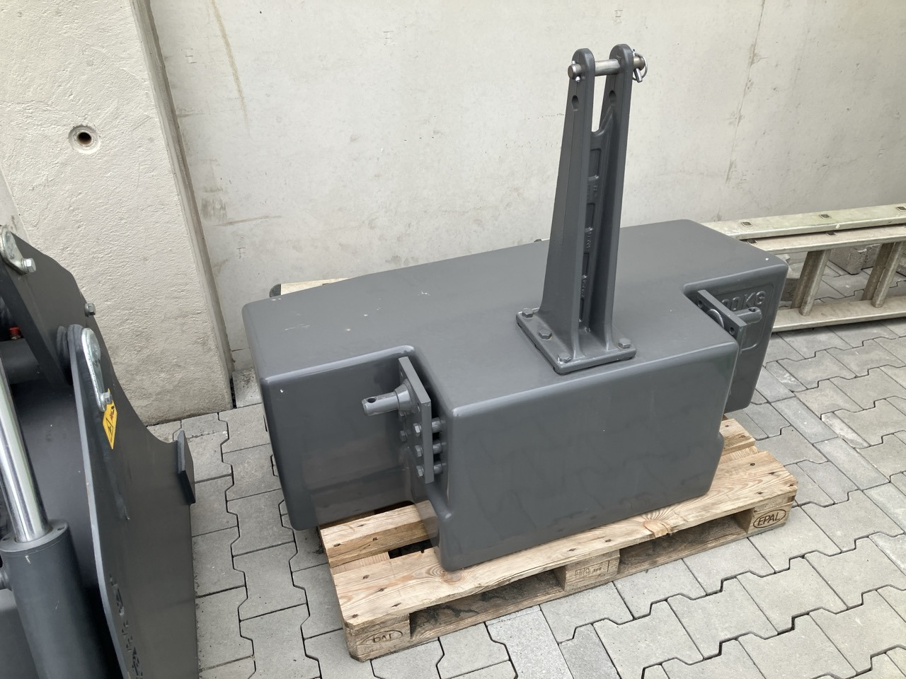 Fendt Belastungsgewicht 2500 kg - Traktor: slika 1 Fendt Belastungsgewicht 2500 kg - Traktor: slika 1