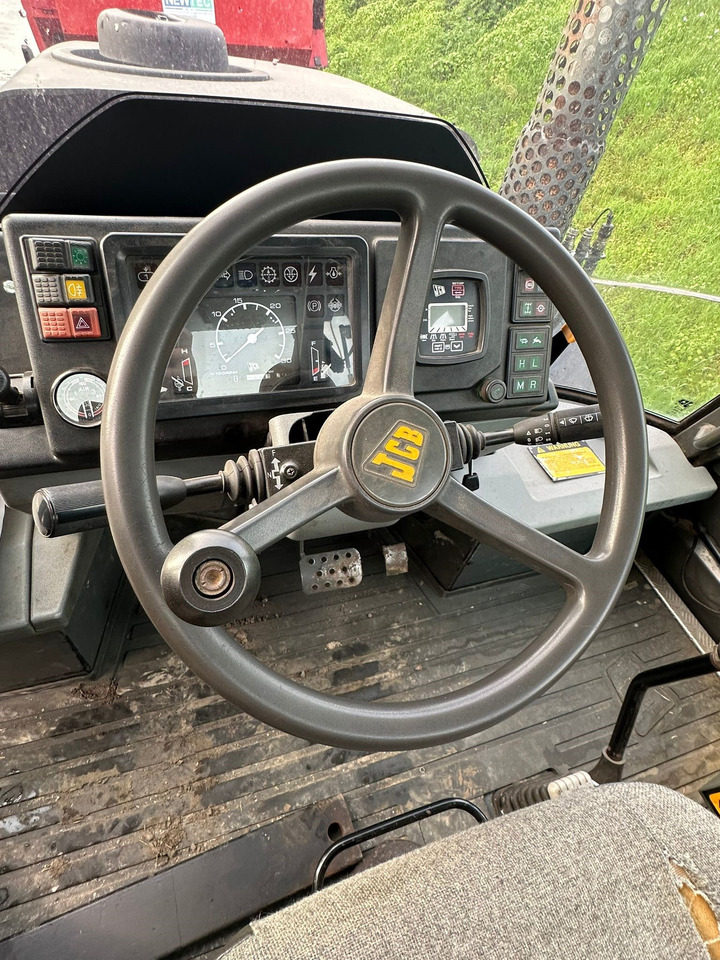 JCB Fastrac - Traktor: slika 2 JCB Fastrac - Traktor: slika 2