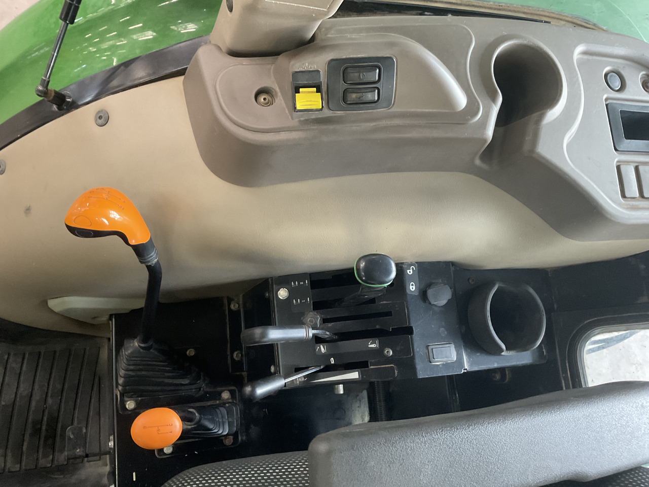 John Deere 5055 E - Traktor: slika 3 John Deere 5055 E - Traktor: slika 3
