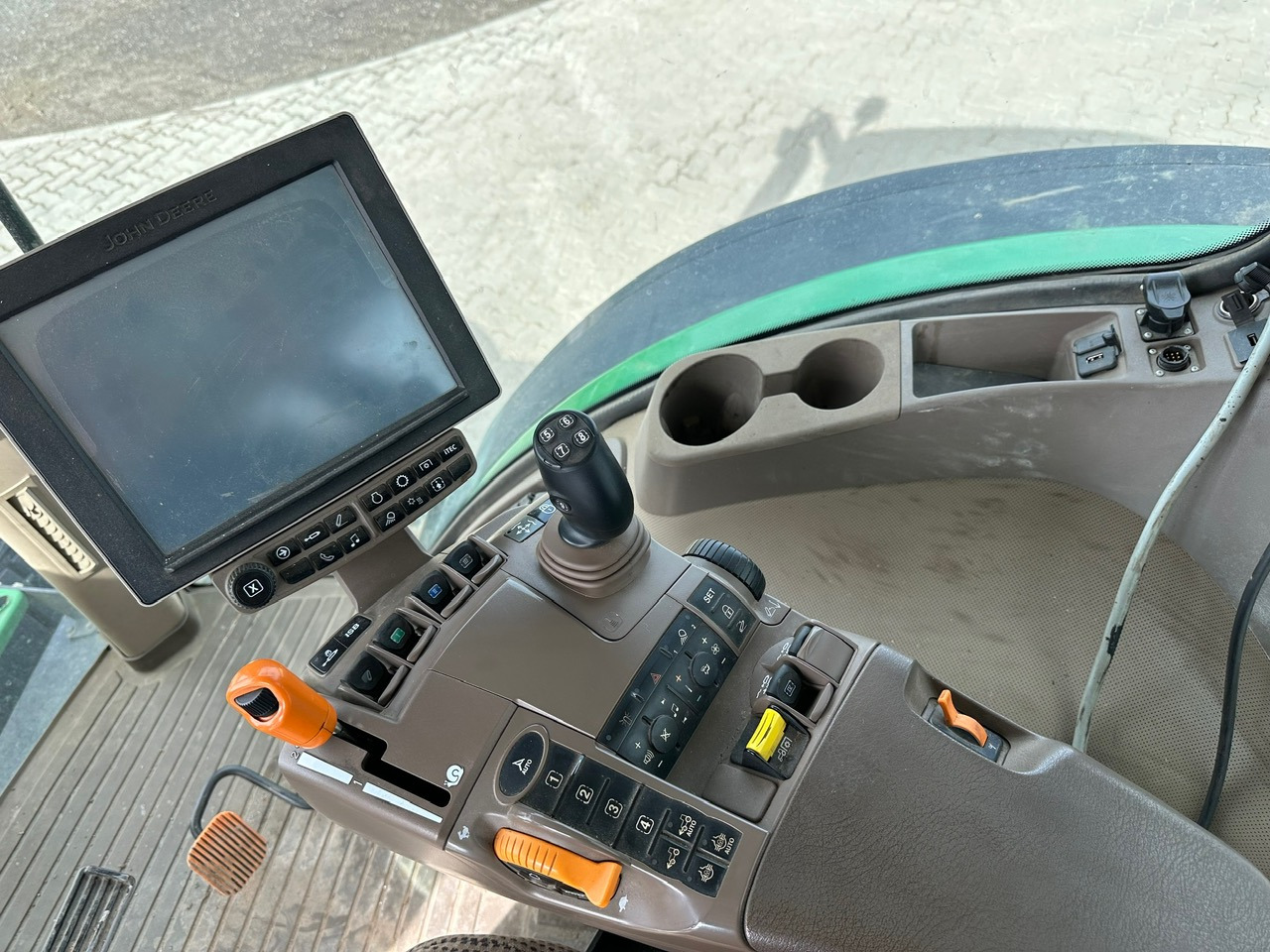 John Deere 7230R - Traktor: slika 2 John Deere 7230R - Traktor: slika 2