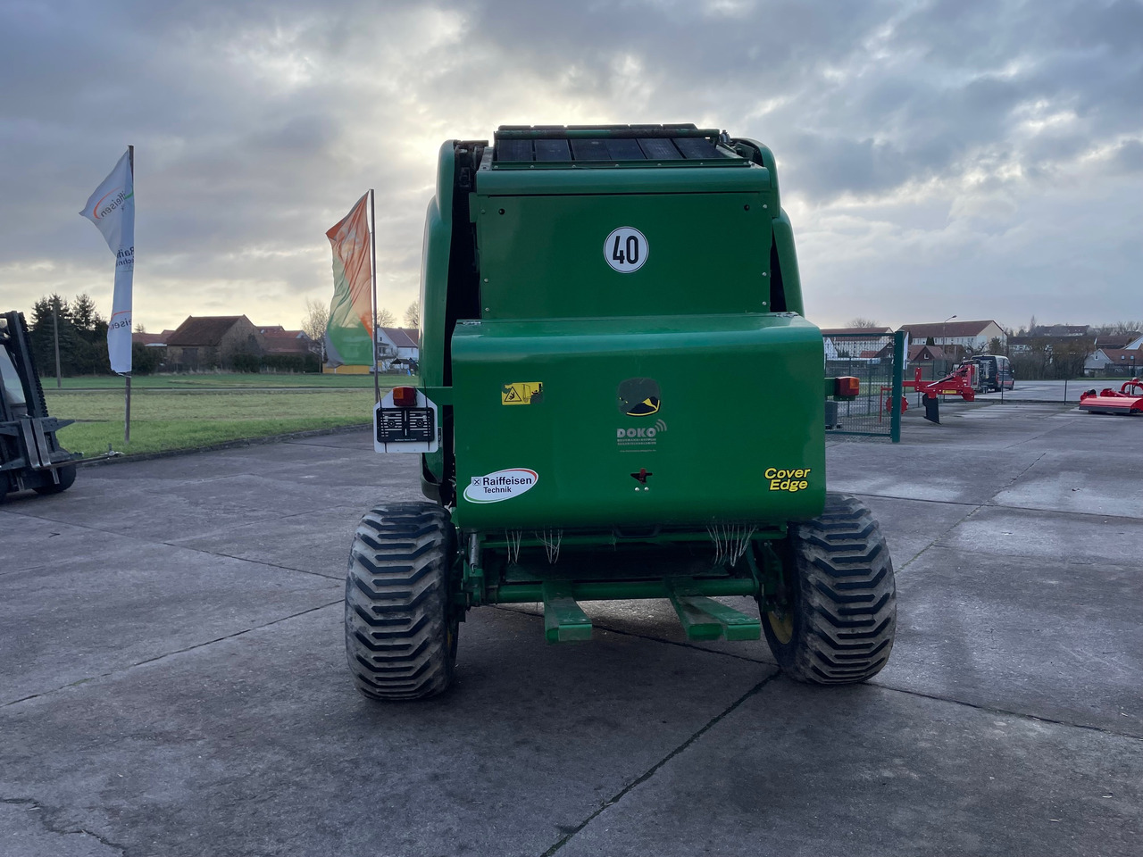 John Deere 864 Rundballenpresse - Oprema za obračalnike: slika 4 John Deere 864 Rundballenpresse - Oprema za obračalnike: slika 4