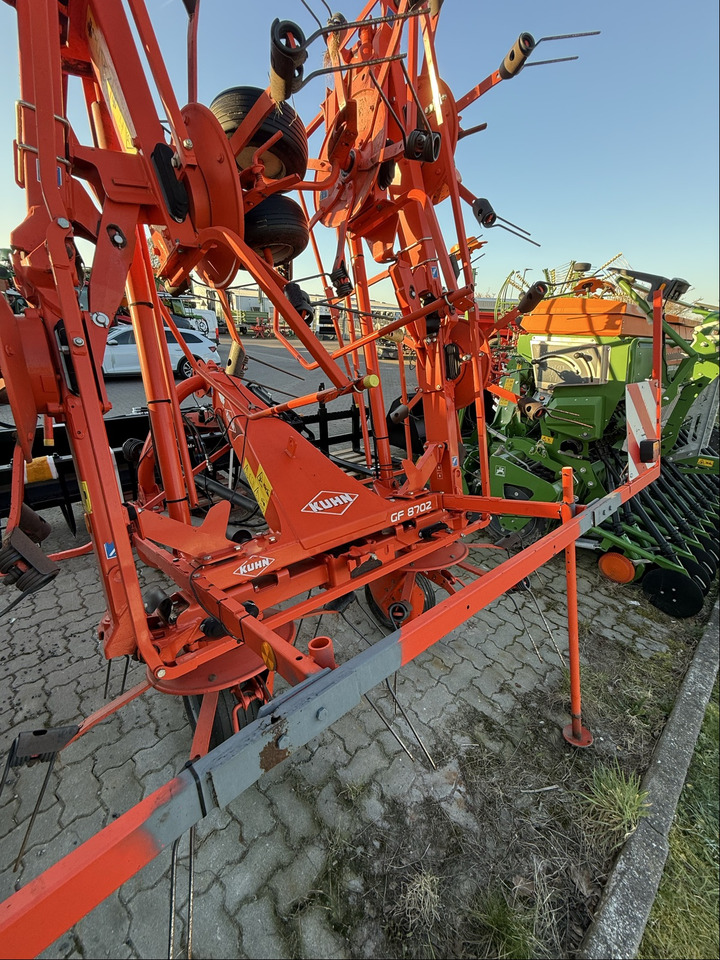 Kuhn Heuwender GF 8702 - Obračalnik/ Zgrabljalnik: slika 2 Kuhn Heuwender GF 8702 - Obračalnik/ Zgrabljalnik: slika 2