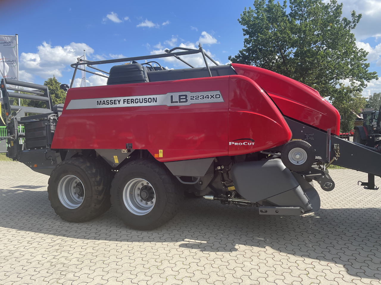 Massey Ferguson 2234 XDTC EU - Balirka za kvadratne bale: slika 1 Massey Ferguson 2234 XDTC EU - Balirka za kvadratne bale: slika 1