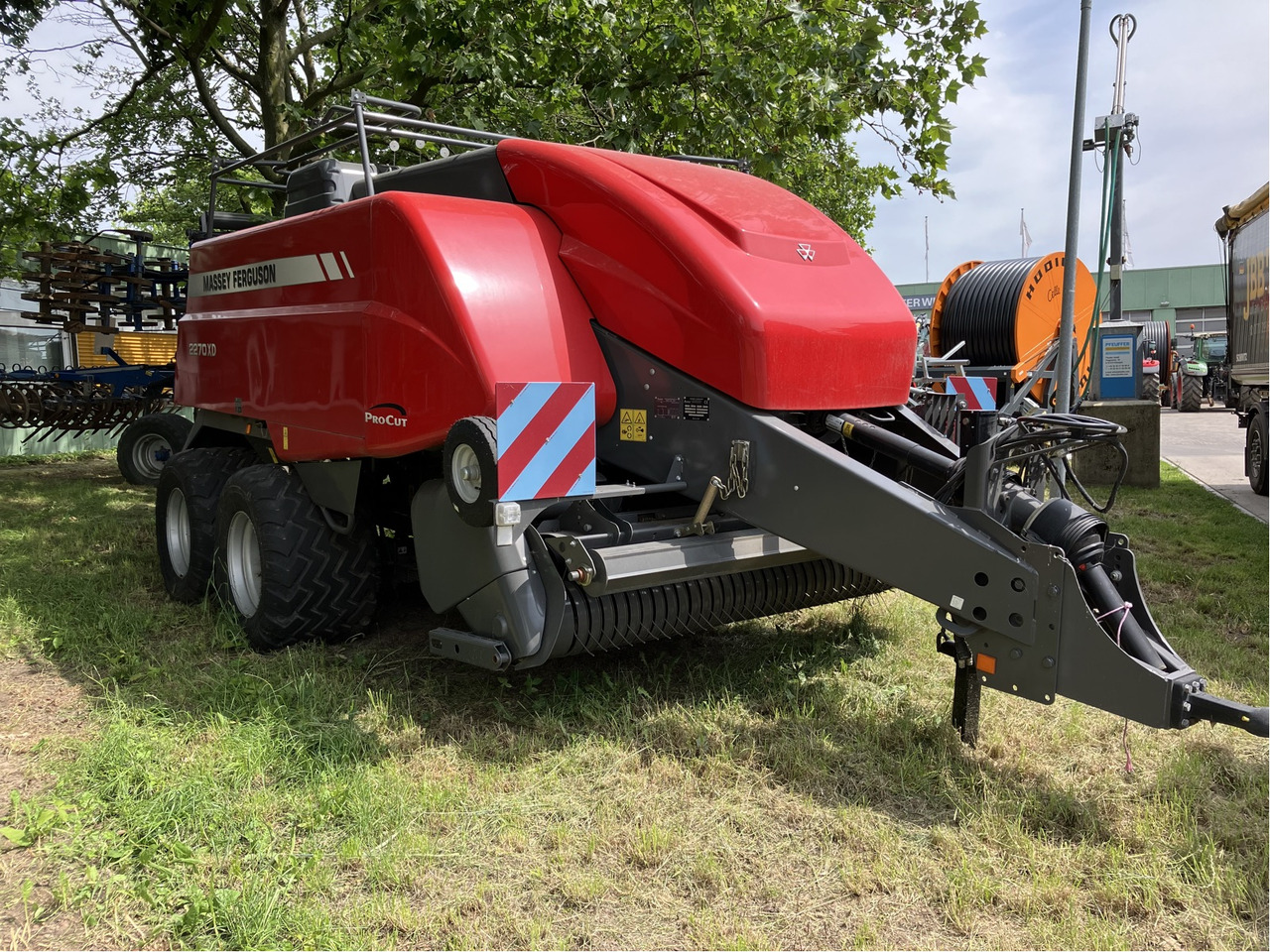 Massey Ferguson 2270 XDTC - Balirka za kvadratne bale: slika 1 Massey Ferguson 2270 XDTC - Balirka za kvadratne bale: slika 1