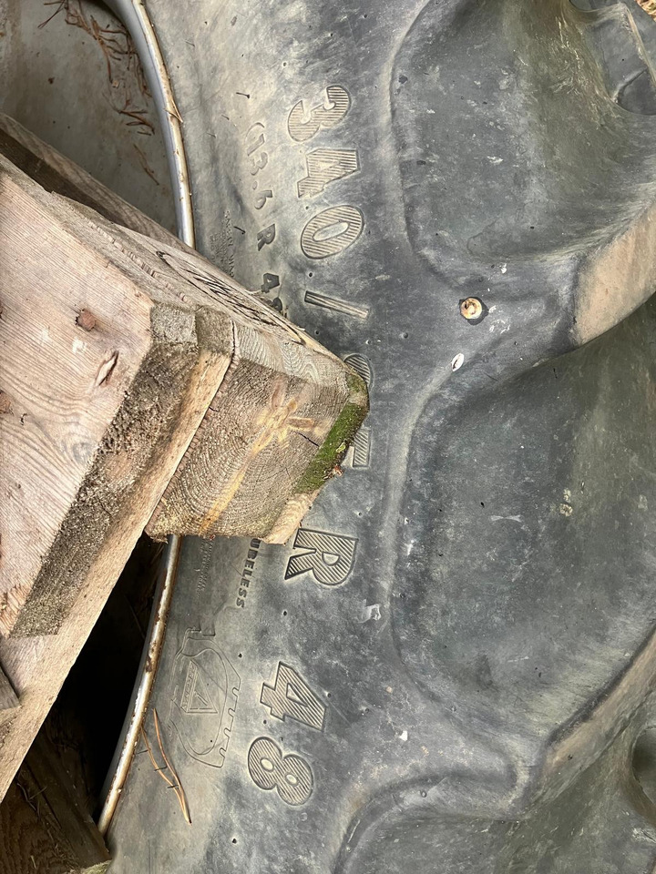 Massey Ferguson 340/95R48 320/95R32 Continental - Gume in platišča: slika 4 Massey Ferguson 340/95R48 320/95R32 Continental - Gume in platišča: slika 4