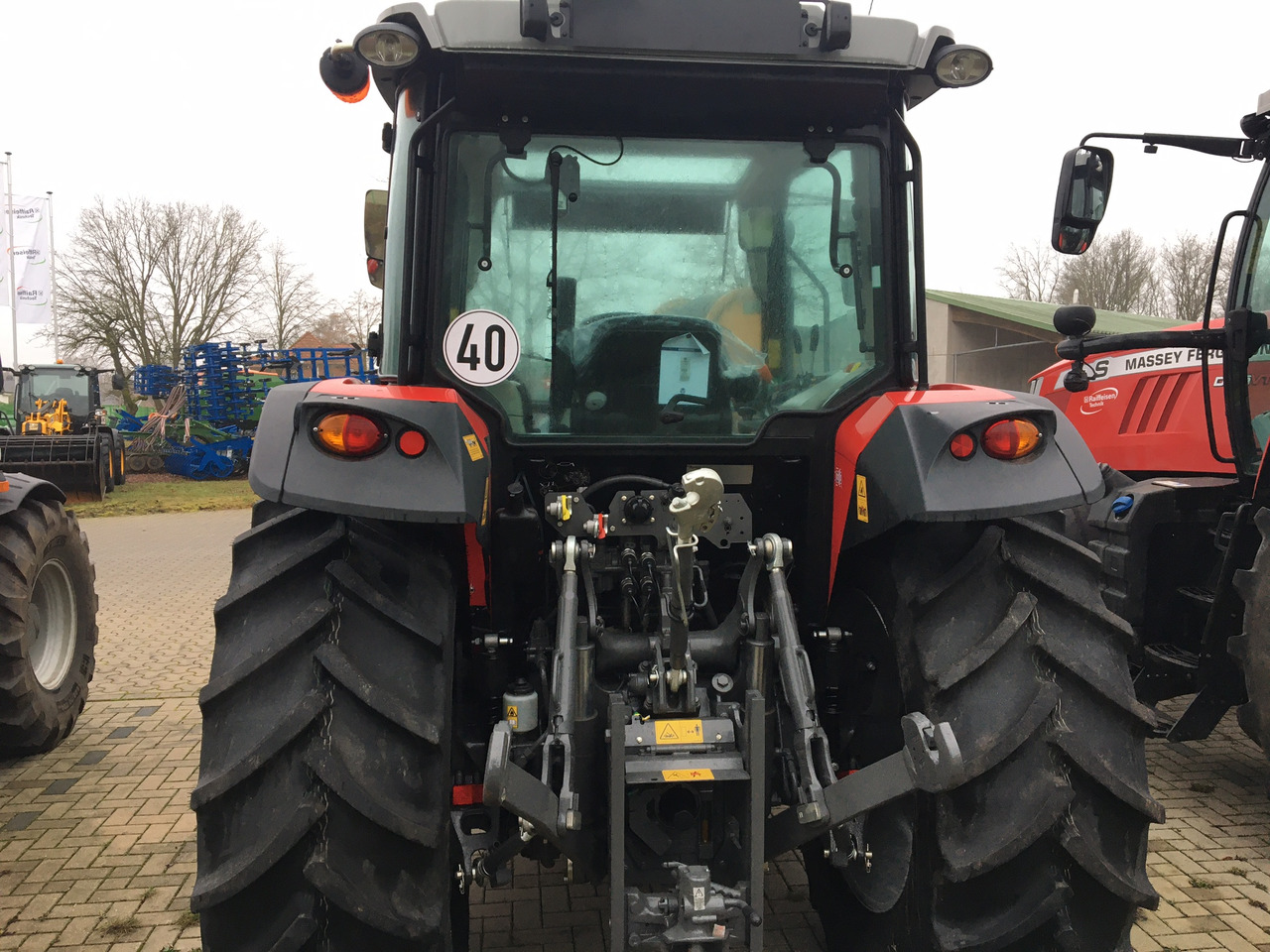 Massey Ferguson 5711 M Dyna-4 4WD Essent - Traktor: slika 5 Massey Ferguson 5711 M Dyna-4 4WD Essent - Traktor: slika 5