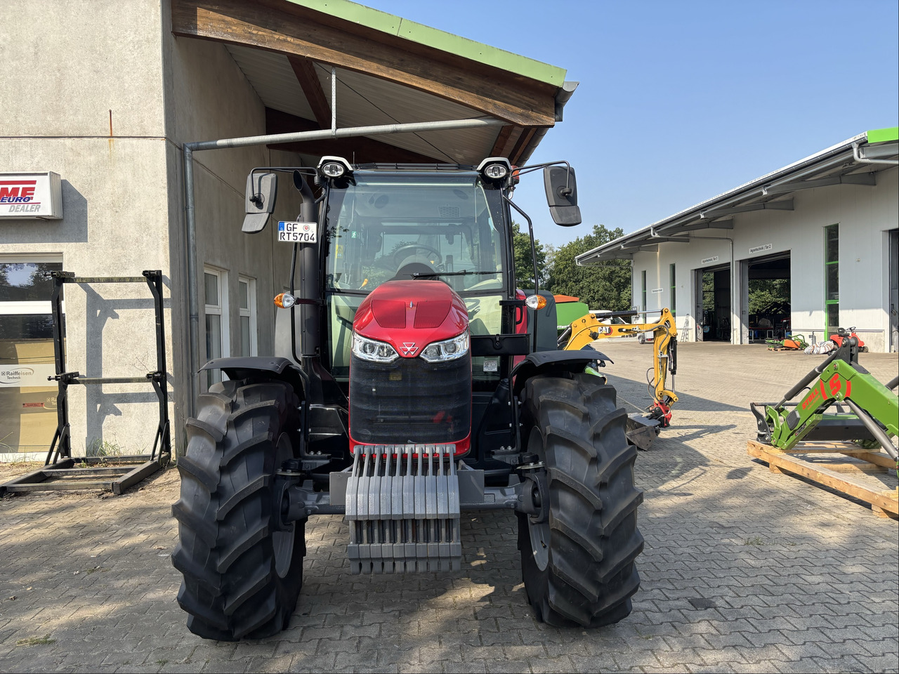 Massey Ferguson 5712M 4WD Cab Essential - Traktor: slika 5 Massey Ferguson 5712M 4WD Cab Essential - Traktor: slika 5