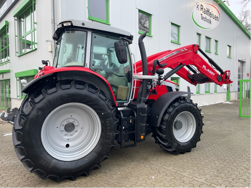 Massey Ferguson 6S.135 Dyna-VT EFFICIENT - Traktor: slika 1 Massey Ferguson 6S.135 Dyna-VT EFFICIENT - Traktor: slika 1