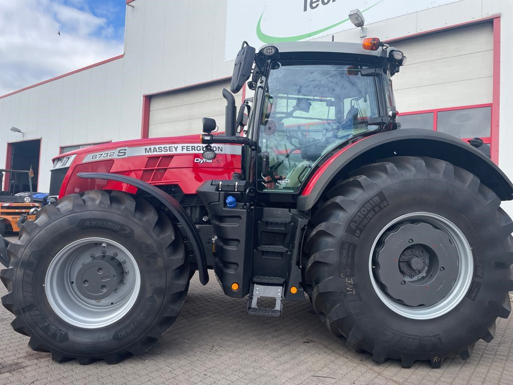 Massey Ferguson 8732 Dyna-VT EXCLUSIVE - Traktor: slika 1 Massey Ferguson 8732 Dyna-VT EXCLUSIVE - Traktor: slika 1