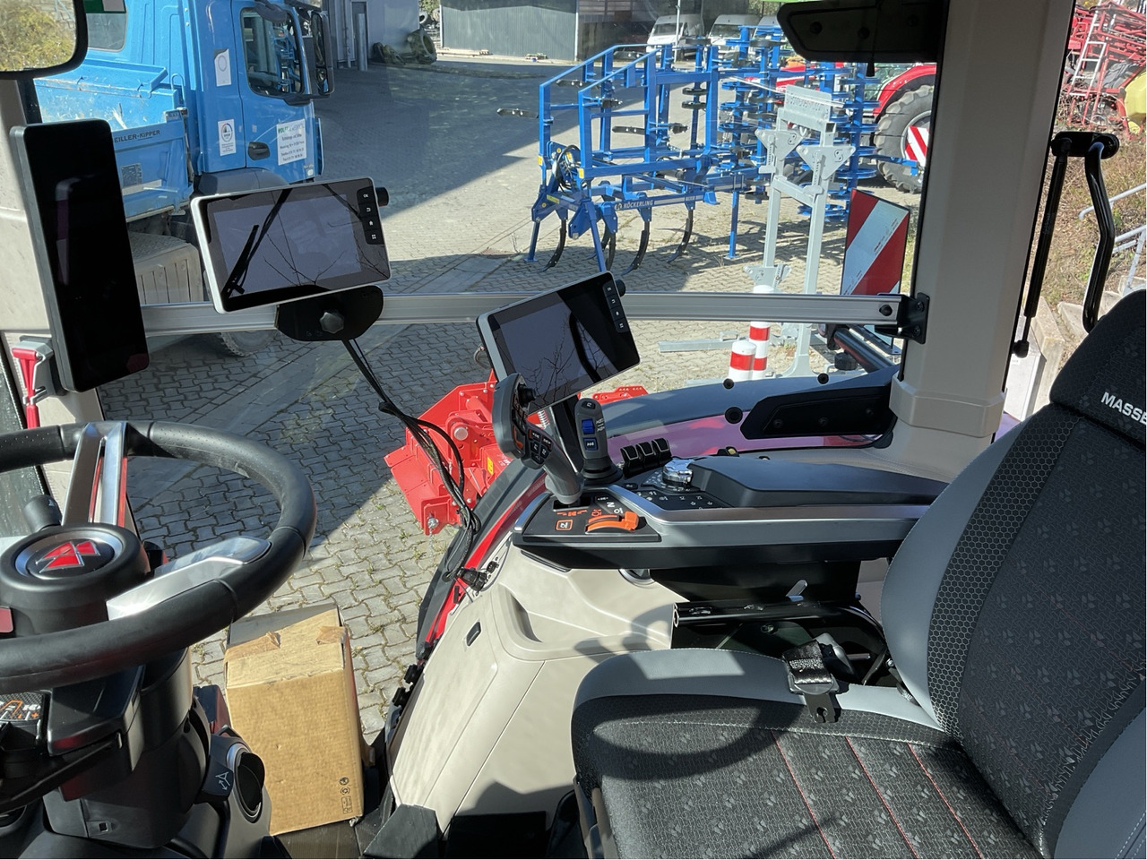 Massey Ferguson 8S.305 Dyna-VT EXCLUSIVE - Traktor: slika 2 Massey Ferguson 8S.305 Dyna-VT EXCLUSIVE - Traktor: slika 2