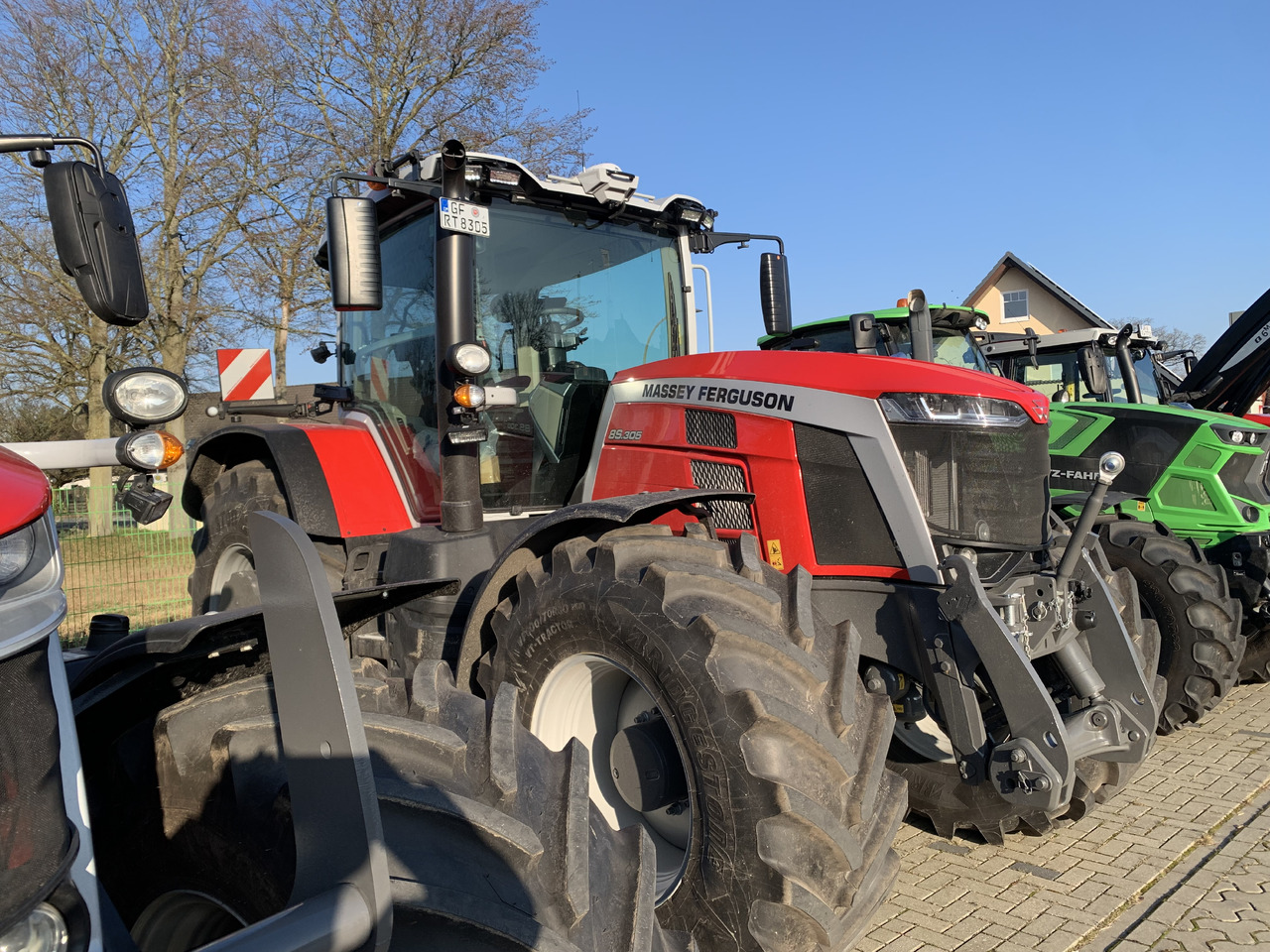Massey Ferguson 8S.305 Dyna-VT Exclusive - Traktor: slika 1 Massey Ferguson 8S.305 Dyna-VT Exclusive - Traktor: slika 1