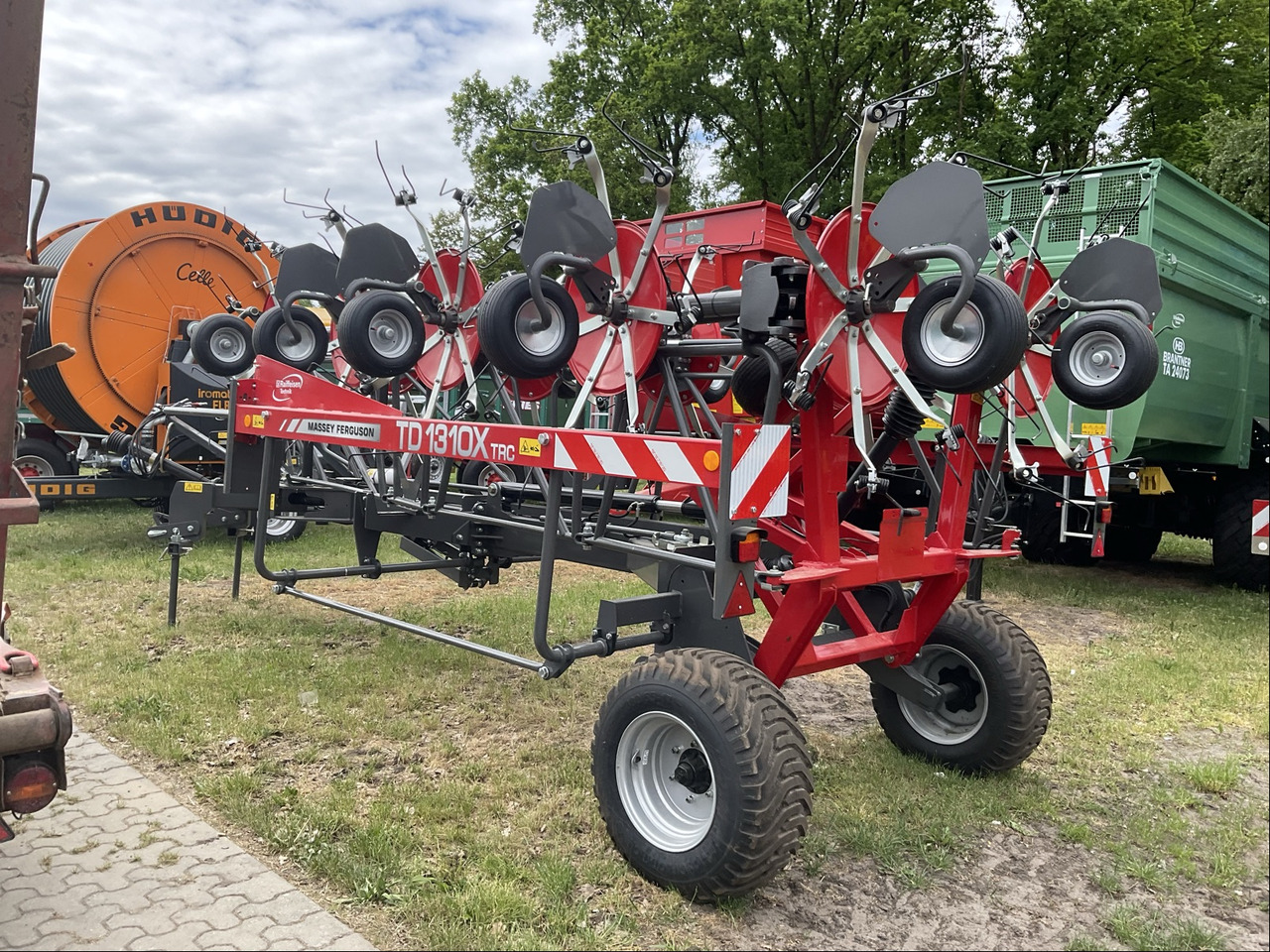 Massey Ferguson TD 1310X TRC - Obračalnik/ Zgrabljalnik: slika 1 Massey Ferguson TD 1310X TRC - Obračalnik/ Zgrabljalnik: slika 1