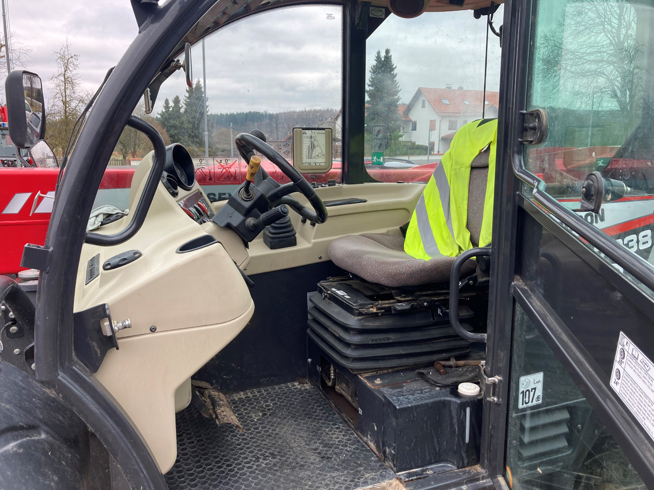 Massey Ferguson TH 7038 - Teleskopski viličar: slika 5 Massey Ferguson TH 7038 - Teleskopski viličar: slika 5