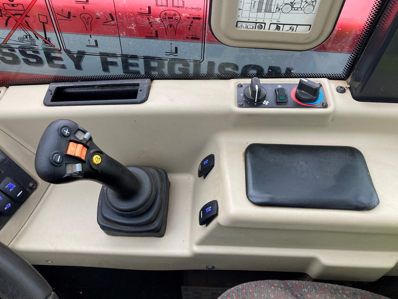 Massey Ferguson TH 7038 - Teleskopski viličar: slika 3 Massey Ferguson TH 7038 - Teleskopski viličar: slika 3