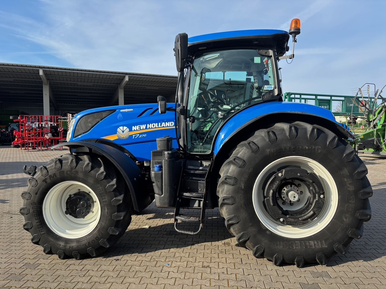 New Holland T 7.270 AC - Traktor: slika 1 New Holland T 7.270 AC - Traktor: slika 1
