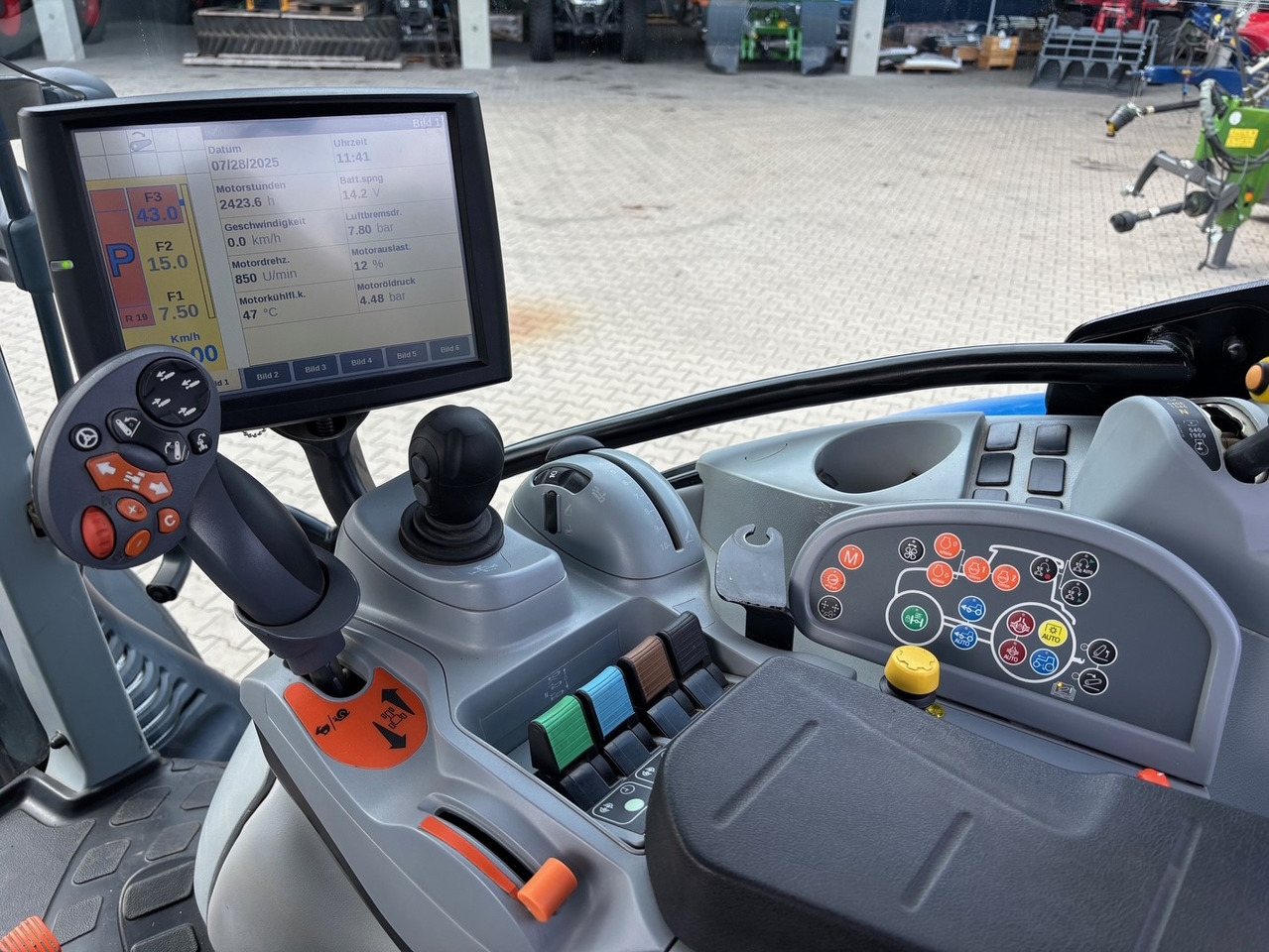 New Holland T6.140 Auto Command - Traktor: slika 3 New Holland T6.140 Auto Command - Traktor: slika 3