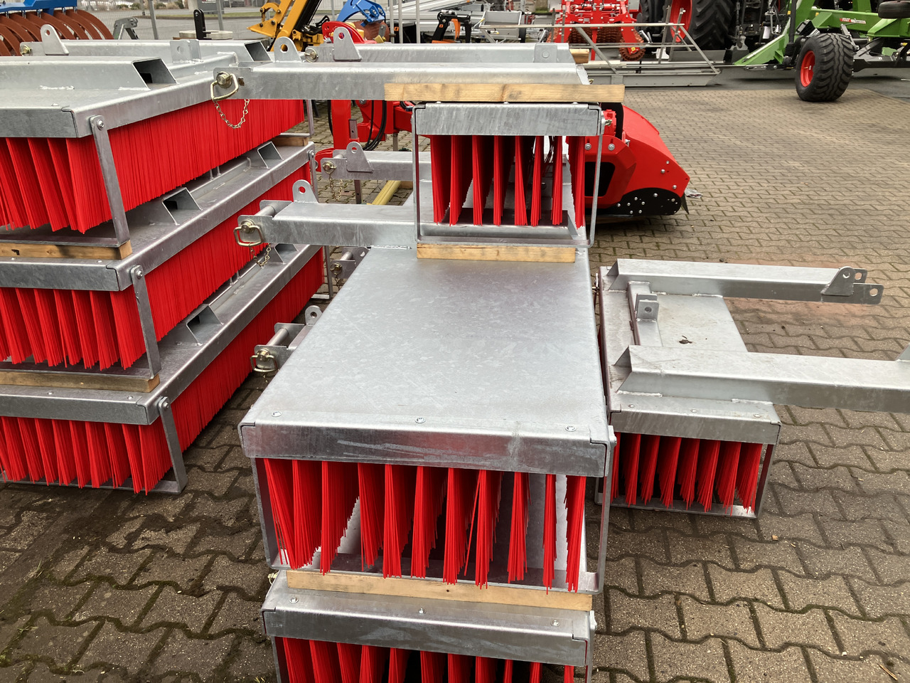 Osborn Broomate Megamate APR-300 - Sprednji nakladalnik za traktor: slika 2 Osborn Broomate Megamate APR-300 - Sprednji nakladalnik za traktor: slika 2