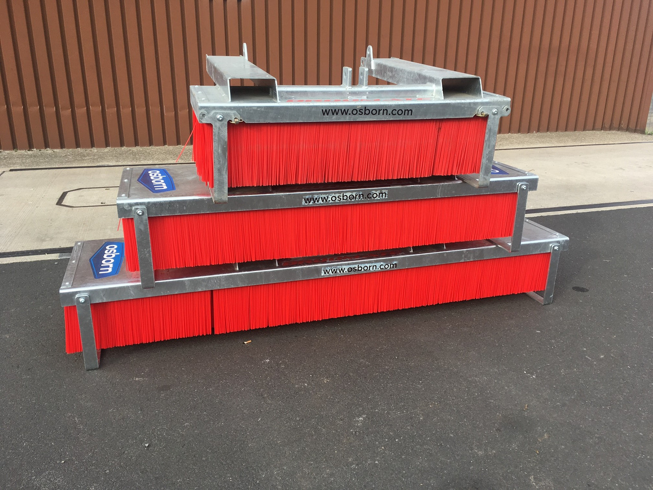 Osborn Broomate Megamate APR-300 - Sprednji nakladalnik za traktor: slika 1 Osborn Broomate Megamate APR-300 - Sprednji nakladalnik za traktor: slika 1