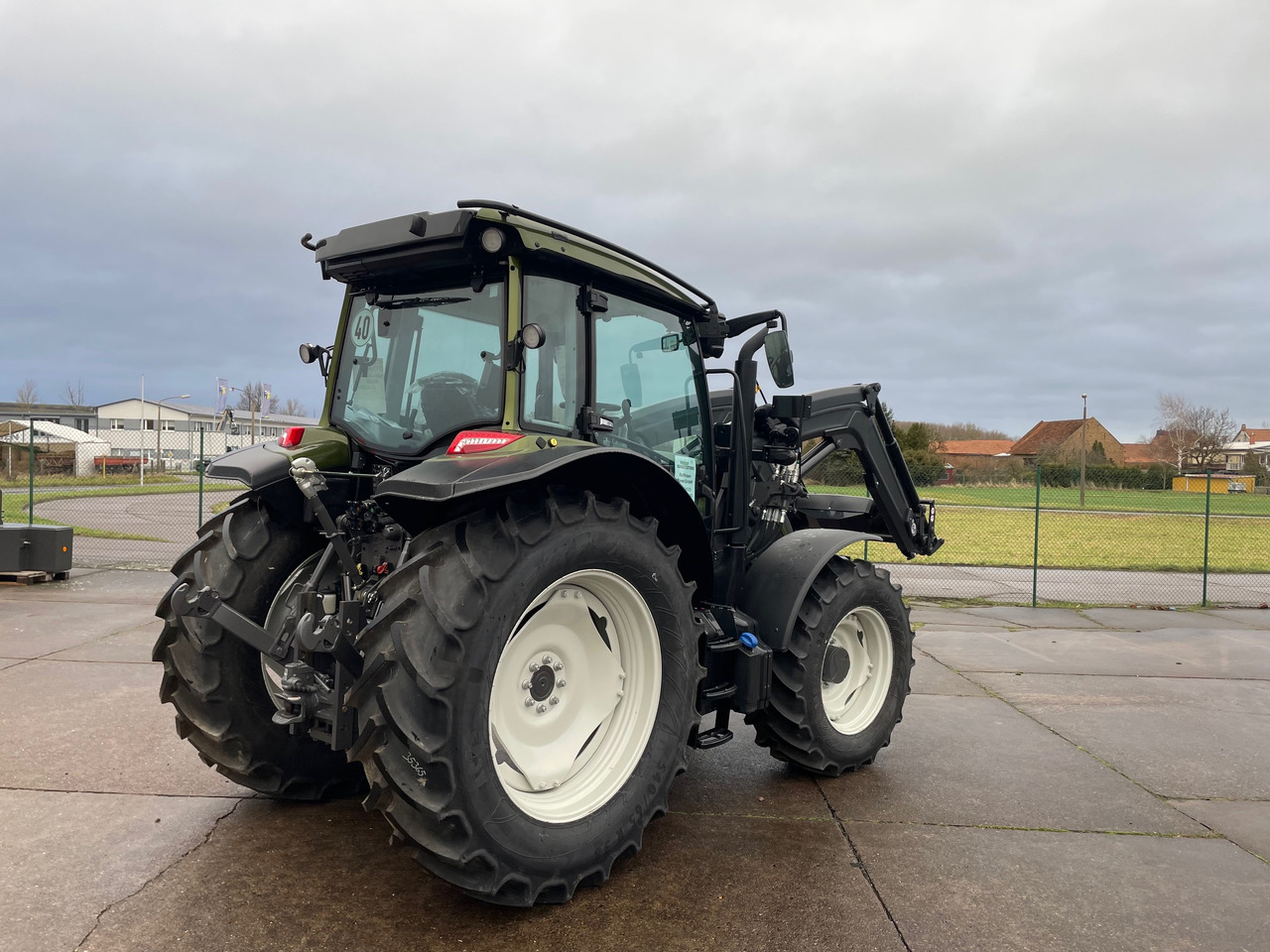 Valtra A105MH4 2B0 - Traktor: slika 5 Valtra A105MH4 2B0 - Traktor: slika 5