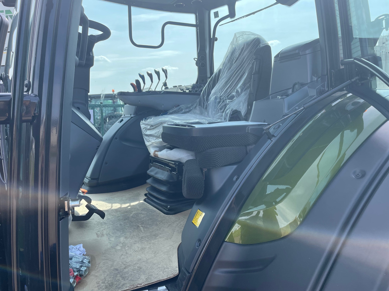 Valtra N155 EA 2B1 - Traktor: slika 3 Valtra N155 EA 2B1 - Traktor: slika 3