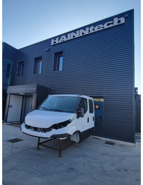 Iveco DAILY E6 - Kabina in notranjost za Tovornjak: slika 1 Iveco DAILY E6 - Kabina in notranjost za Tovornjak: slika 1