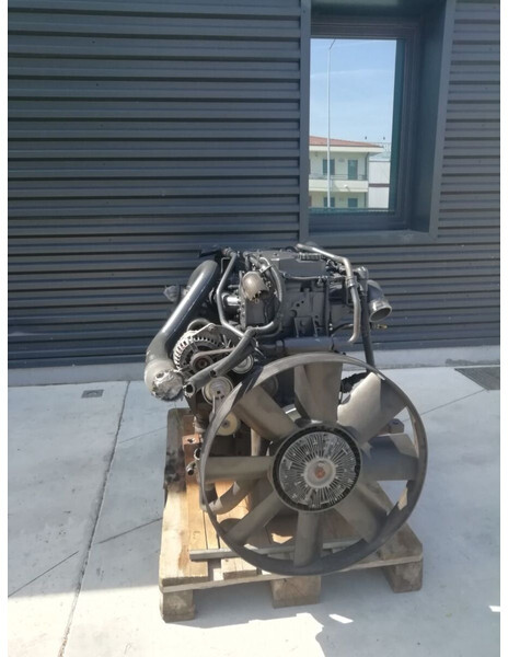 Iveco EUROCARGO F4AE0681 TECTOR 6 EURO 3 - Motor za Tovornjak: slika 1 Iveco EUROCARGO F4AE0681 TECTOR 6 EURO 3 - Motor za Tovornjak: slika 1