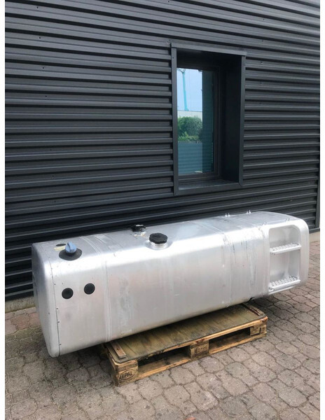 MAN 660 L + 75 L AdBlue - Rezervoar za gorivo za Tovornjak: slika 1 MAN 660 L + 75 L AdBlue - Rezervoar za gorivo za Tovornjak: slika 1