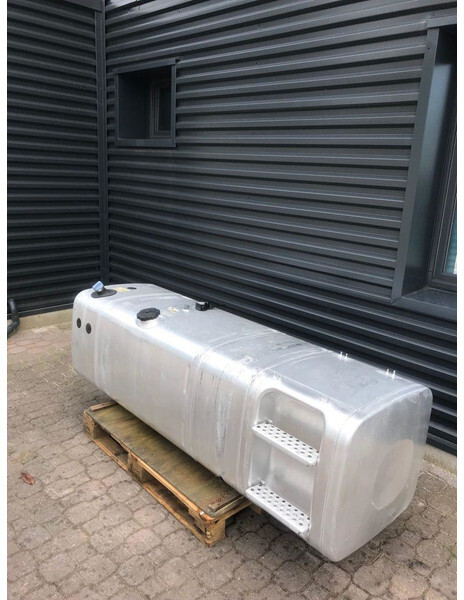 MAN 660 L + 75 L AdBlue - Rezervoar za gorivo za Tovornjak: slika 2 MAN 660 L + 75 L AdBlue - Rezervoar za gorivo za Tovornjak: slika 2